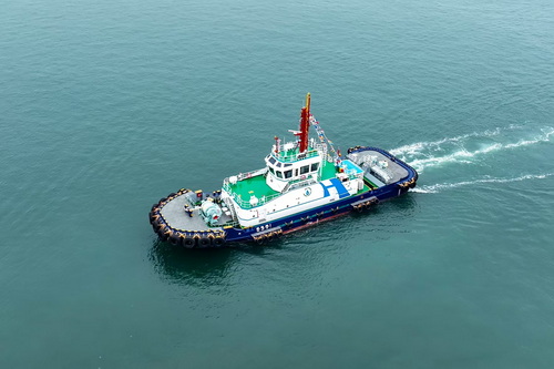 青島港7000馬力超大功率氫電混合動力全回轉(zhuǎn)拖輪.jpg