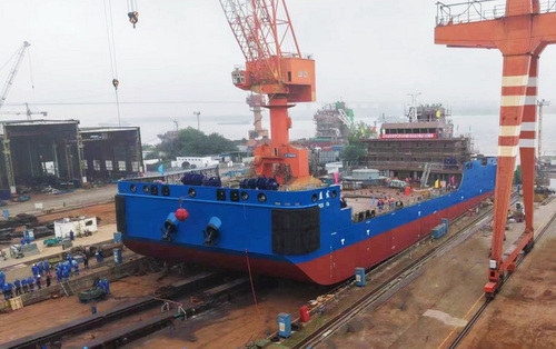 中散78米浮吊2號船下水-壓縮.jpg